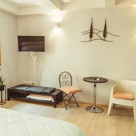 Guesthouse Via Di Gracciano - Adults Only-3