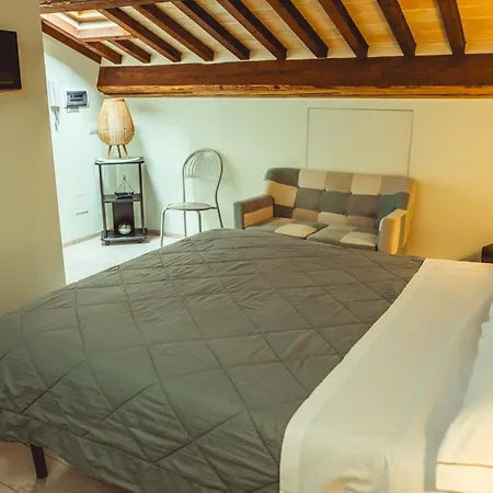 Guesthouse Via Di Gracciano - Adults Only-2